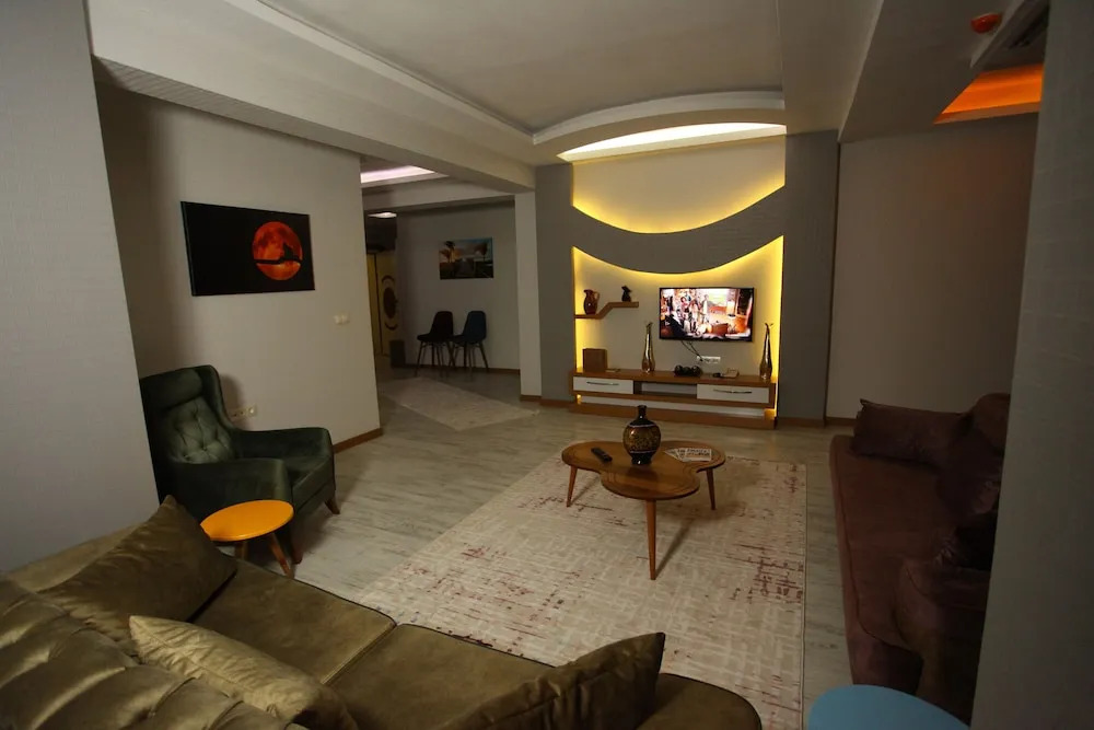 The City Walls Suit Hotel