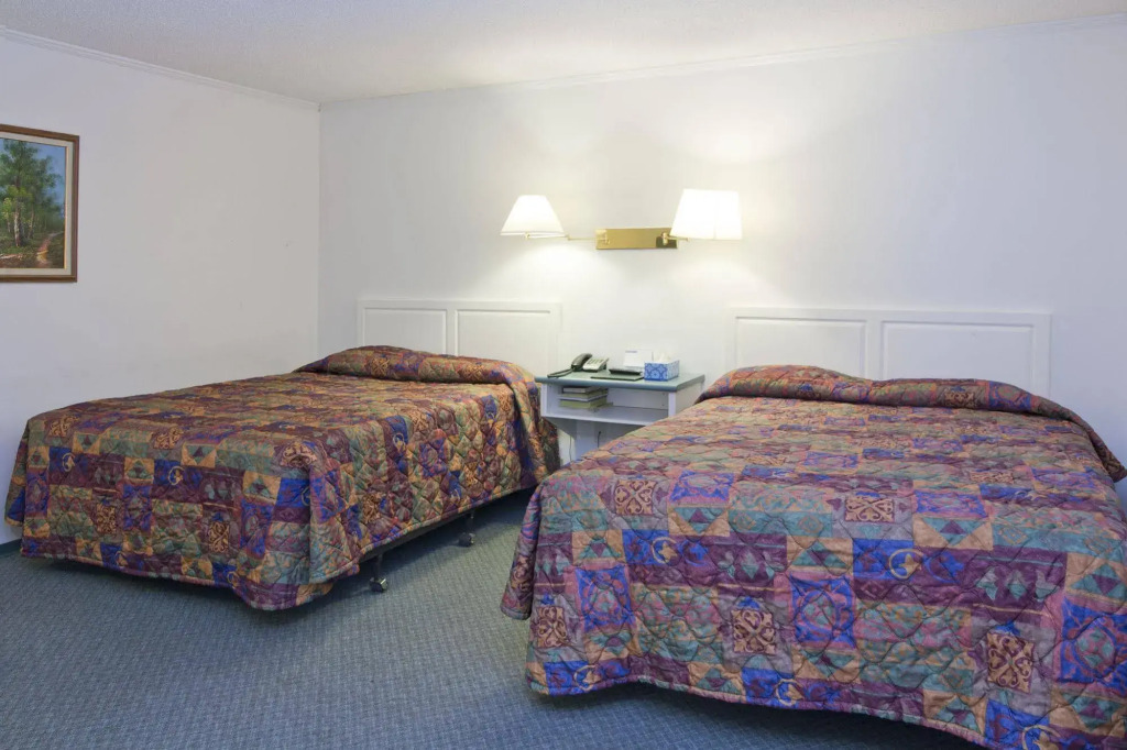Springs Motor Inn