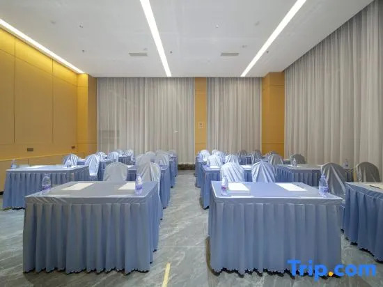 Yeste International Hotel (Guiyang Huaxi District Government Mingzhu Avenue Subway Station)