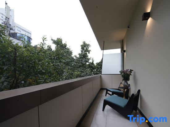 No.153 Zhongshan Courtyard (Chongqing Liziba Lianglukou Metro Station Store)