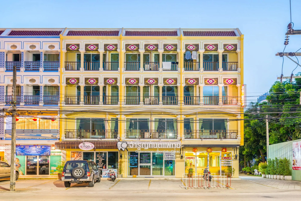 Le Hua Hotel
