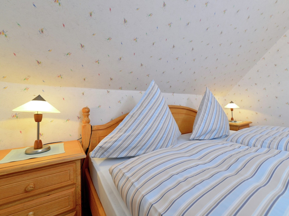 Quaint Apartment in Eimelrod near Lake and Water Sports