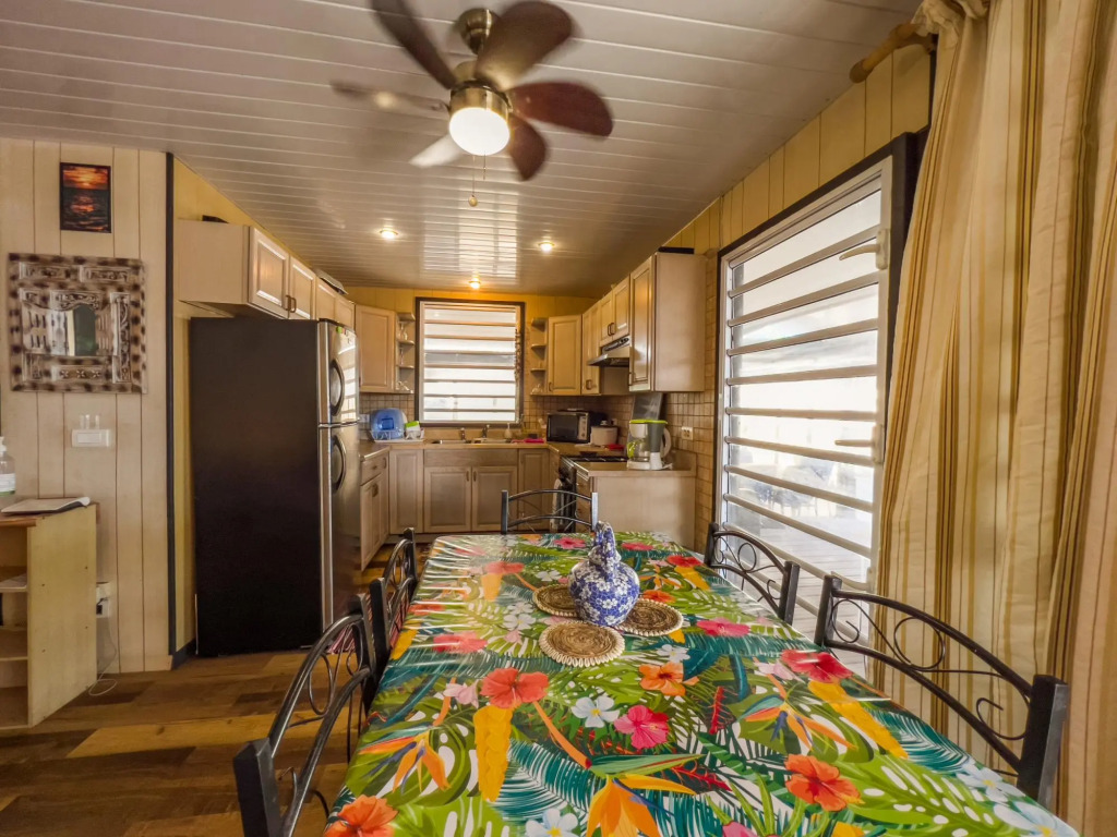 TAHITI - Taharuu Houses Surf & Beach