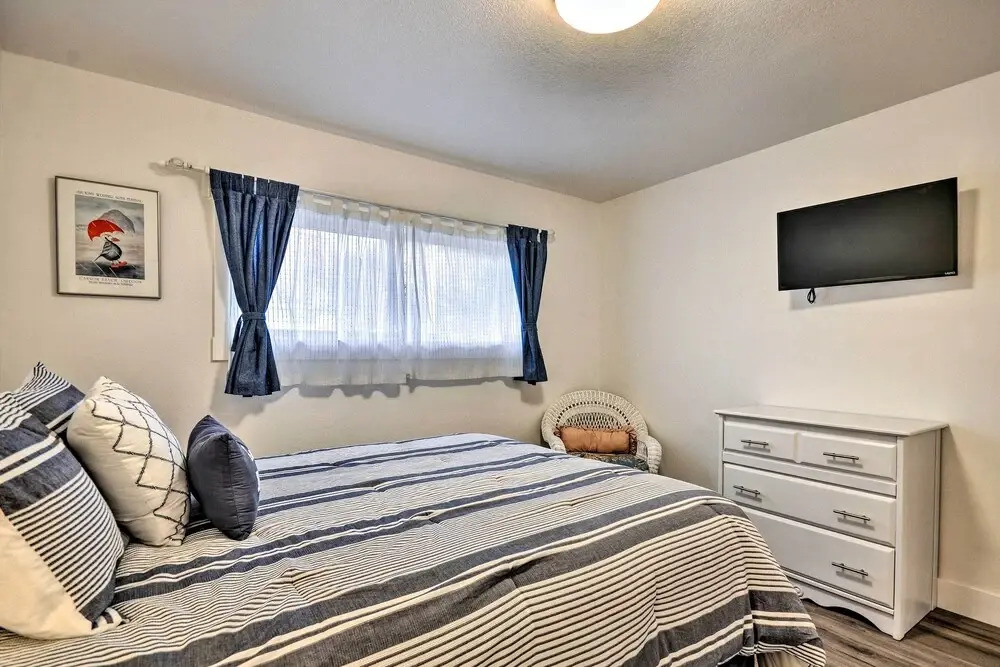 Modern Oregon House - 1/2 Mi From Rockaway Beach!