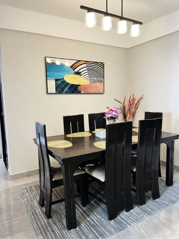 Elegant Comfy 3 Bedroom Apartment