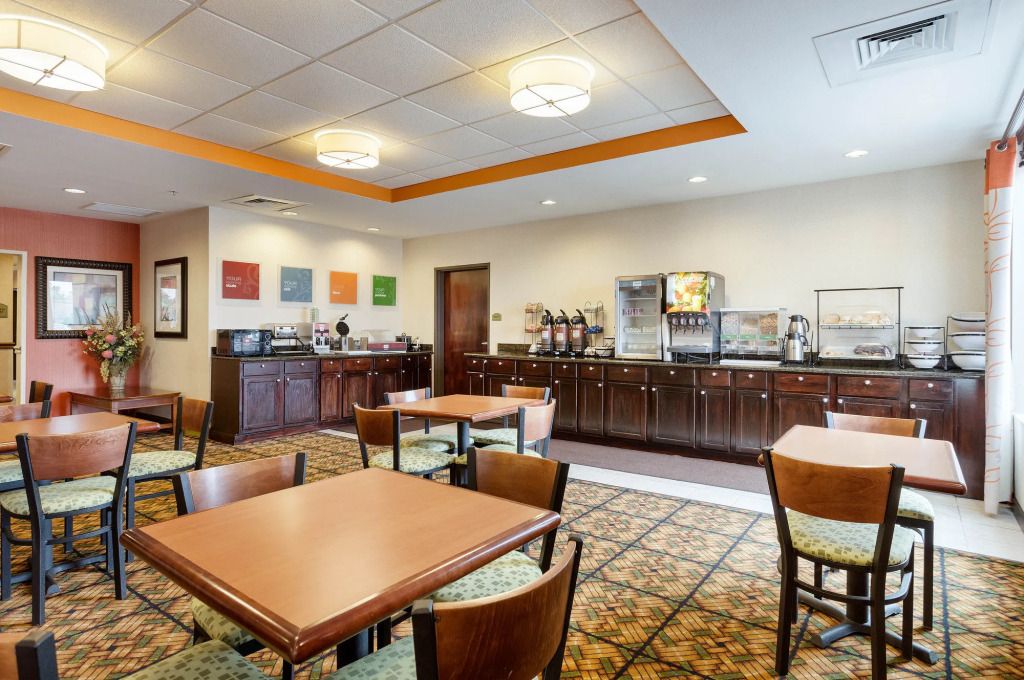 Springplace Inn & Suites