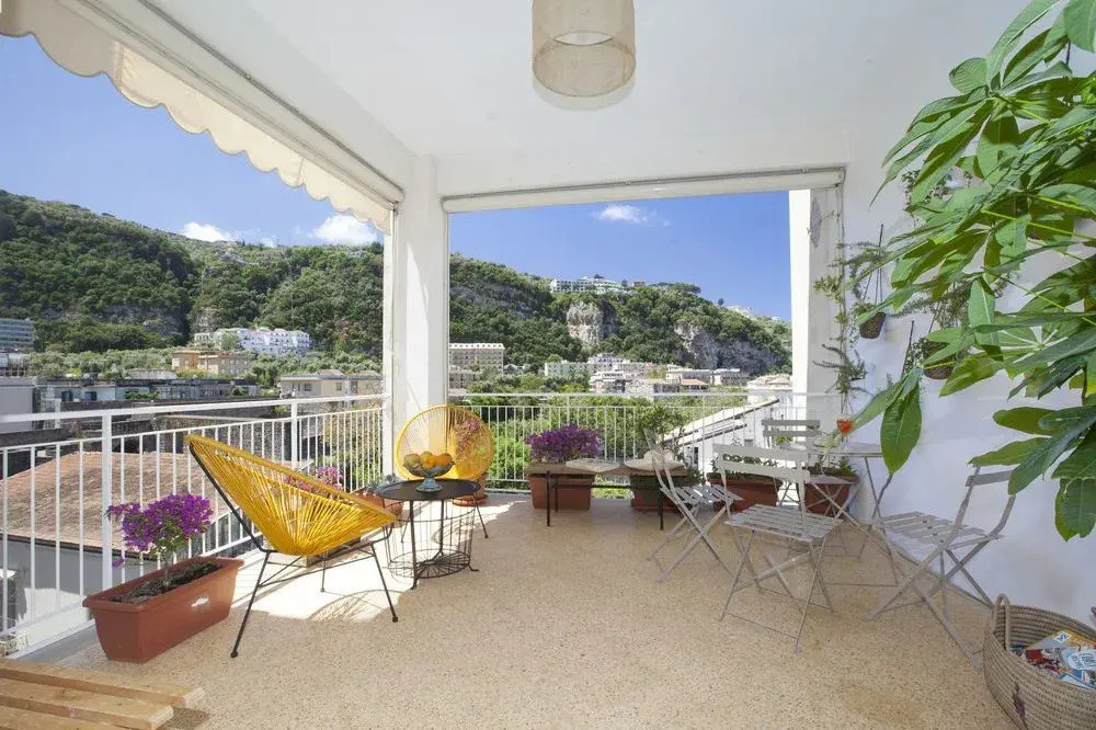 SorrentoVibes - Luxury Four Bedroom Home with Amazing Terraces in Sorrento