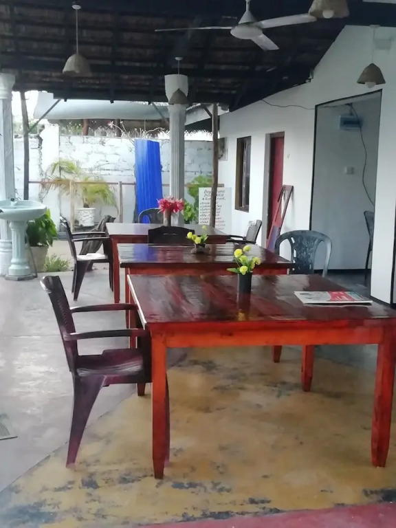Bay Dreams Beach Hotel & Surf Camp