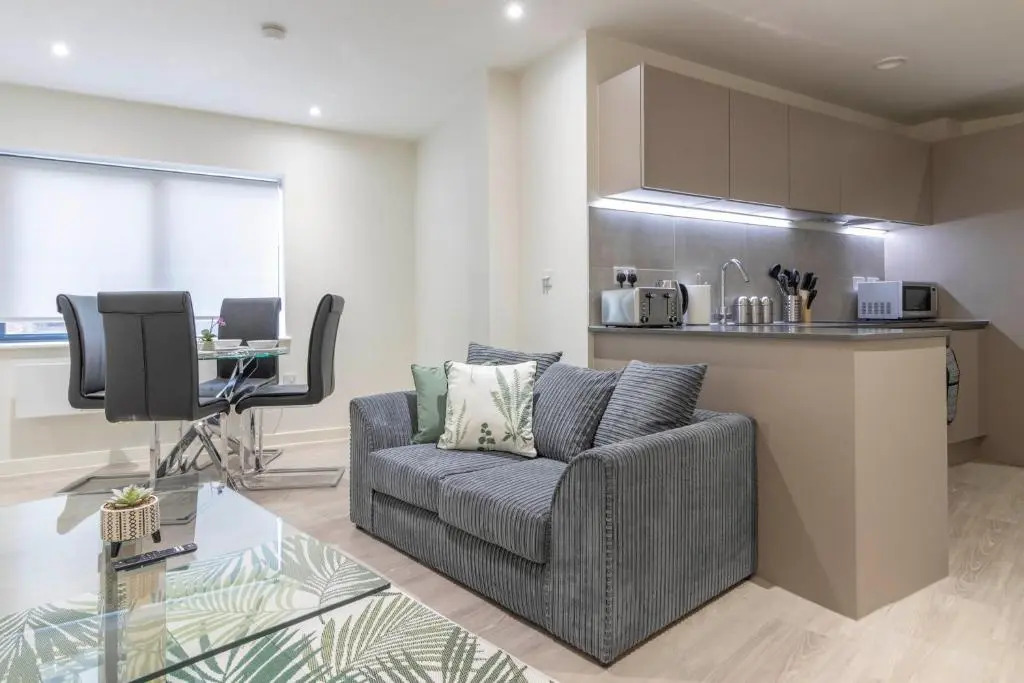 OPP Apartments LH11 - city centre, secure parking, fitness suite, brand new!