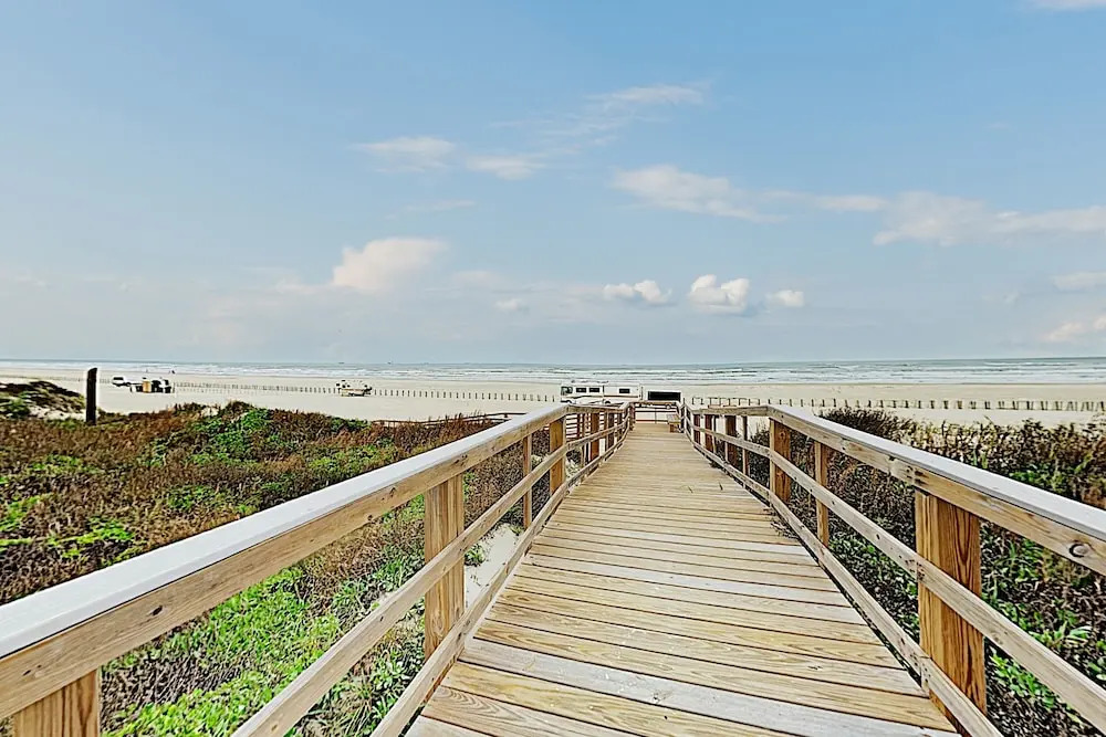 New Listing! Coastal-chic - Pool & Balconies 3 Bedroom Condo