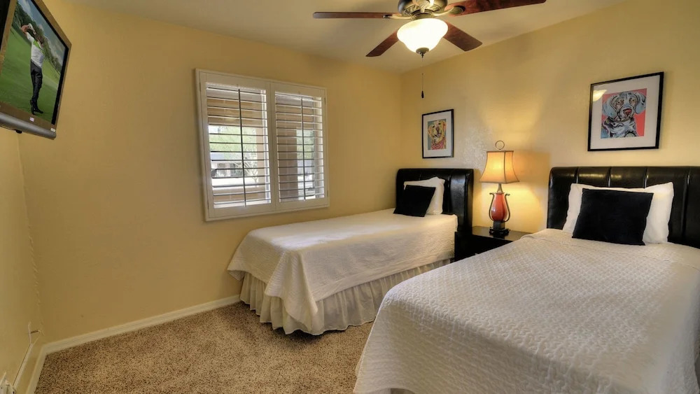Mountain Views & Heated Pool/spa & Amenities Galore!