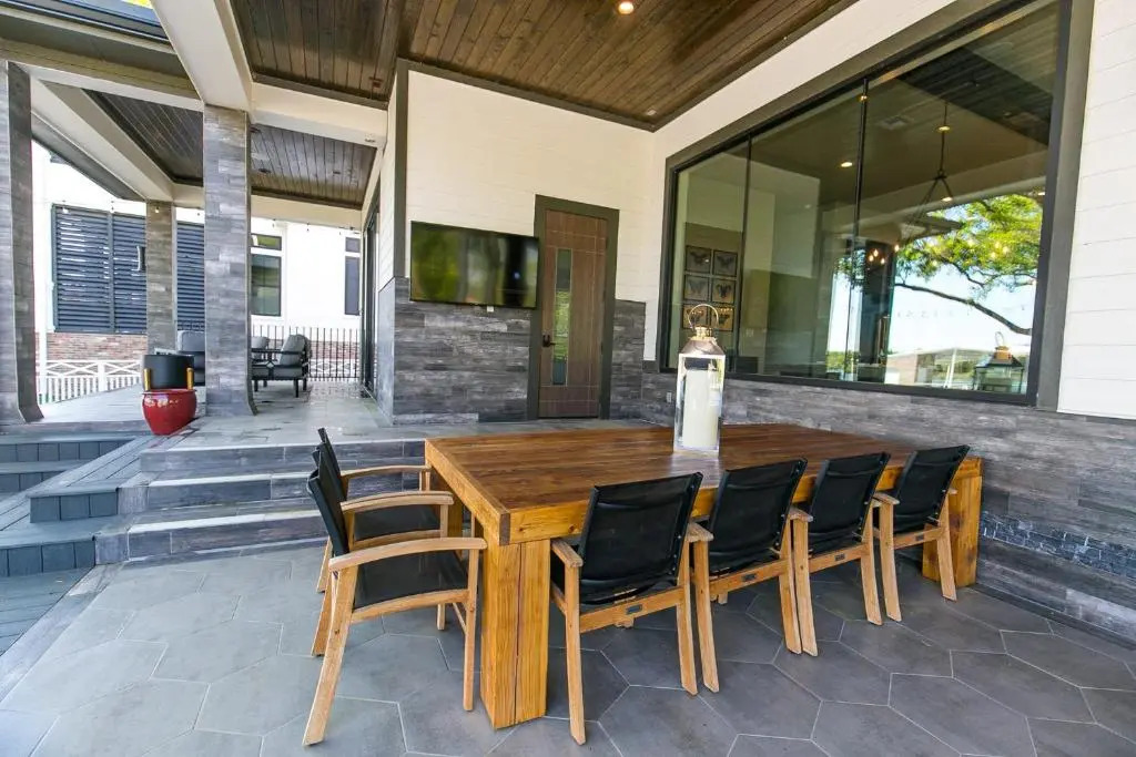 Wake & Roll - Loma Linda Luxury Lakeside Getaway