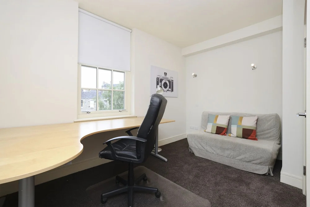JOIVY Executive 2-Bed Apt With Stunning Roof Terraces