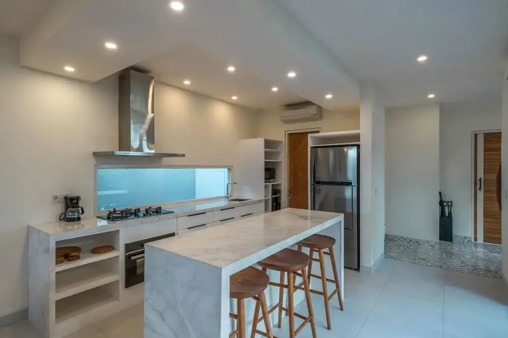 Villa Nestor - New Contemporary 3bd villa next to the Beach