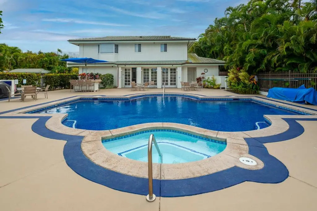 Emmalani 411 - AC, spacious, golf course view, close to beach!