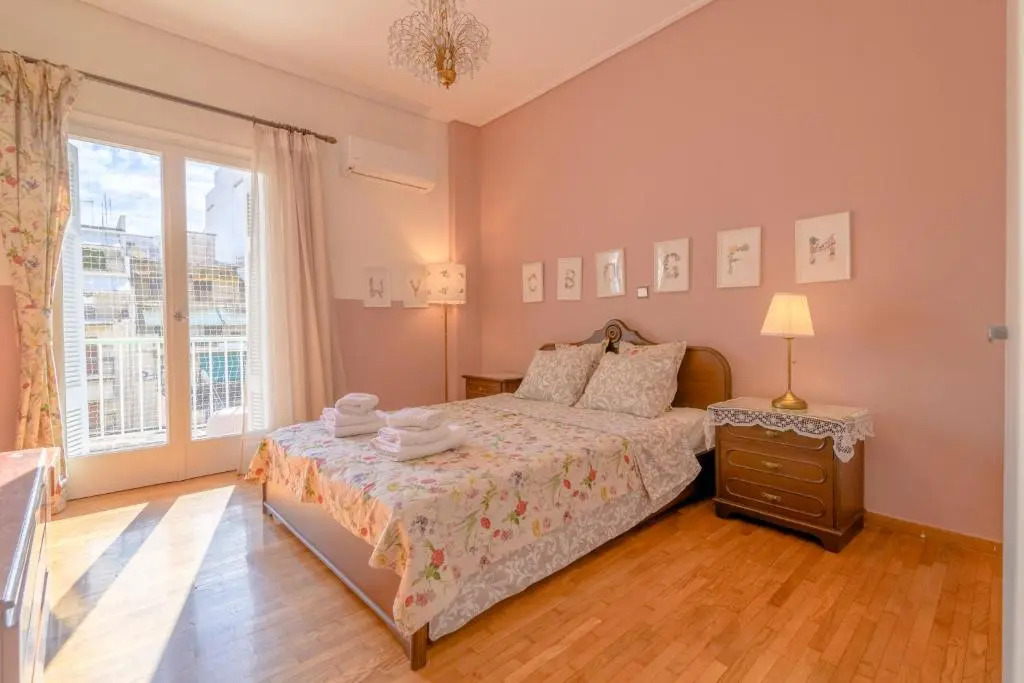 Brand new, sunny & comfy flat @ Koukaki up to 8ppl