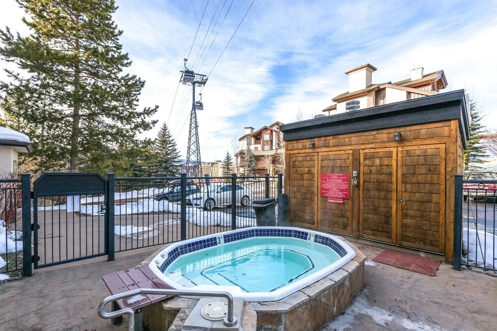 Ski Trail Apartment 2320 by RedAwning