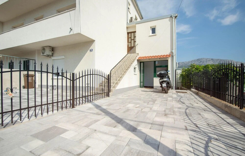 Amazing Apartment in Split With 3 Bedrooms, Wifi and Indoor Swimming Pool