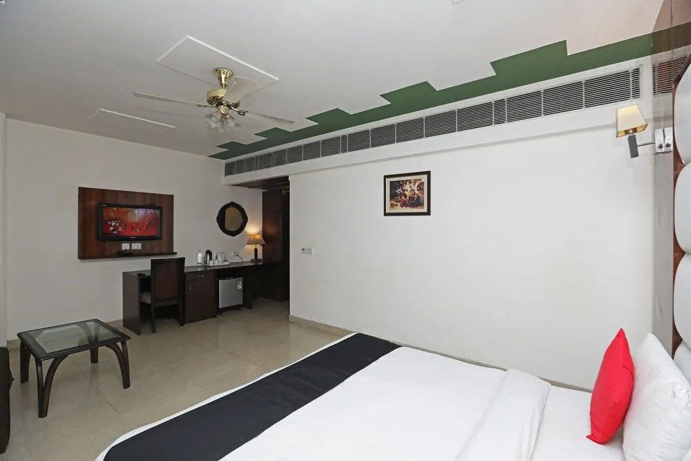Capital O 445 Impress Hotel