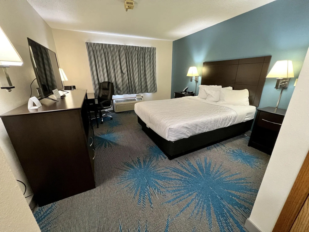Reston Inn & Suites