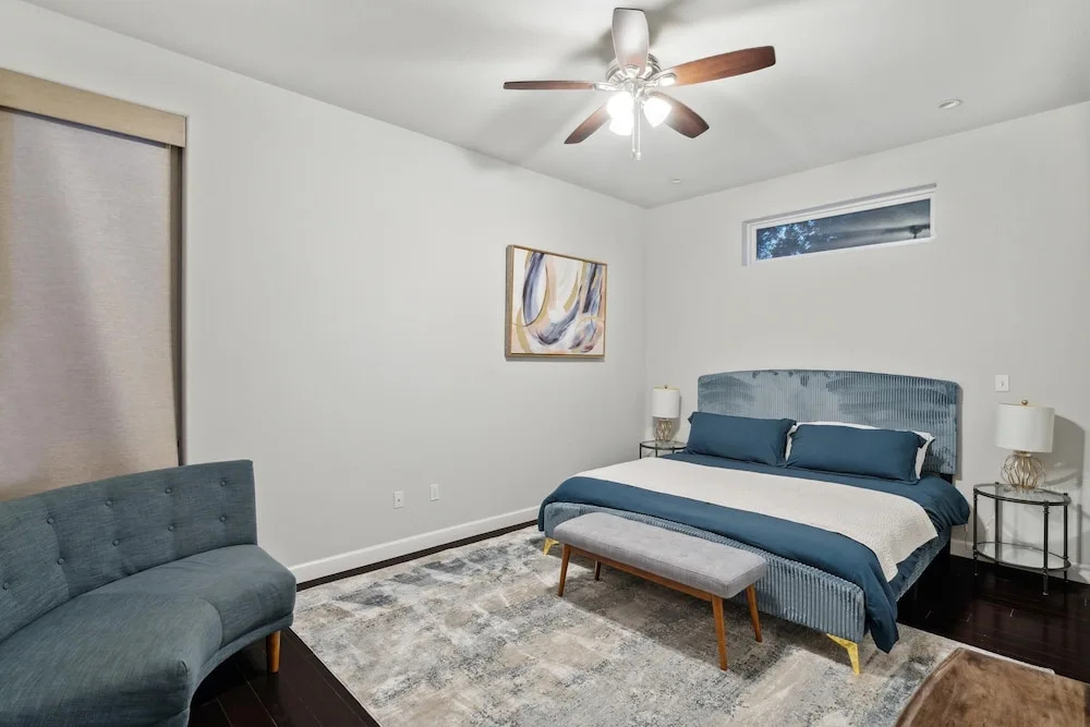 Hollys Parkside Haven- Guest House Included