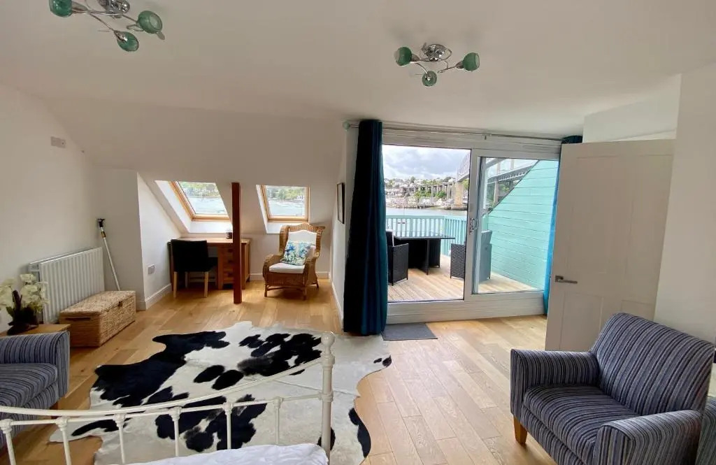 4 bed spacious modern townhouse with spectacular views over the river tamar