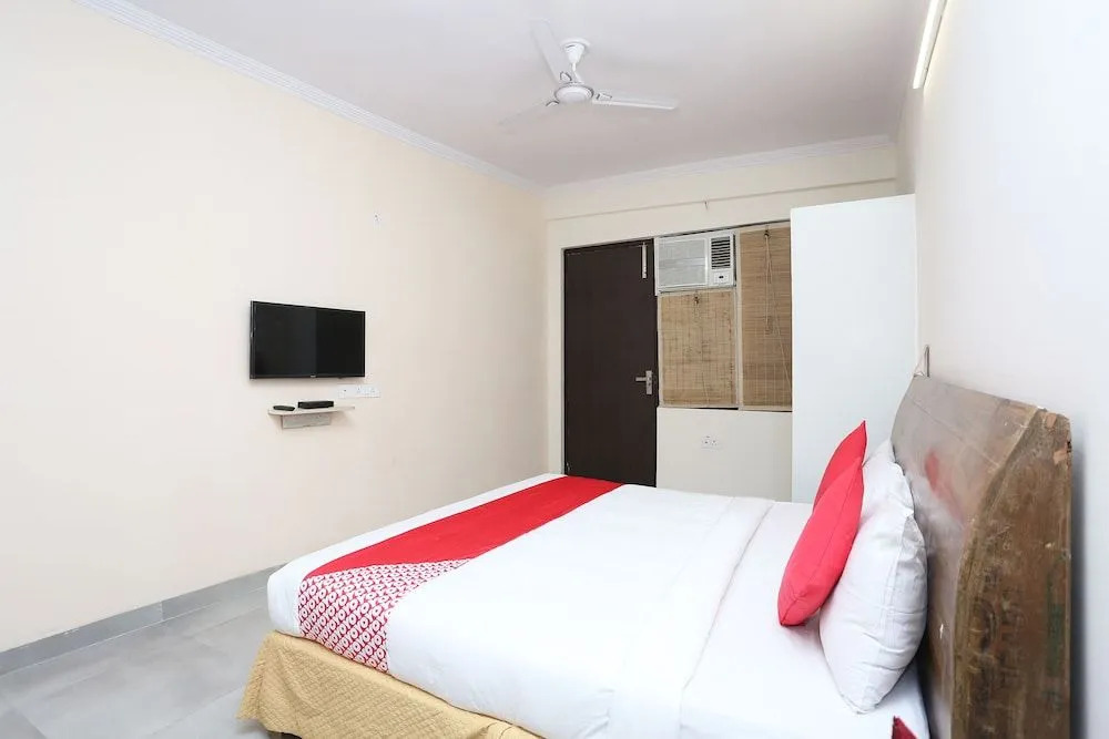 Oyo 28670 Hotel Dev Palace