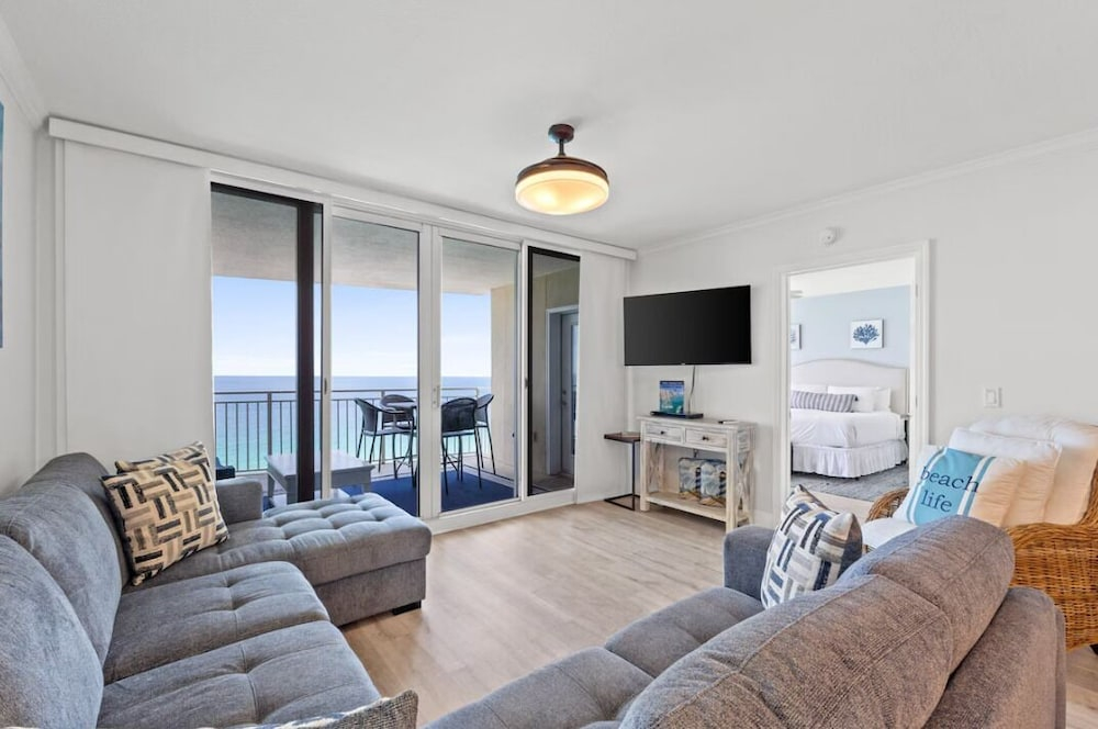 Emerald Beach 1736
