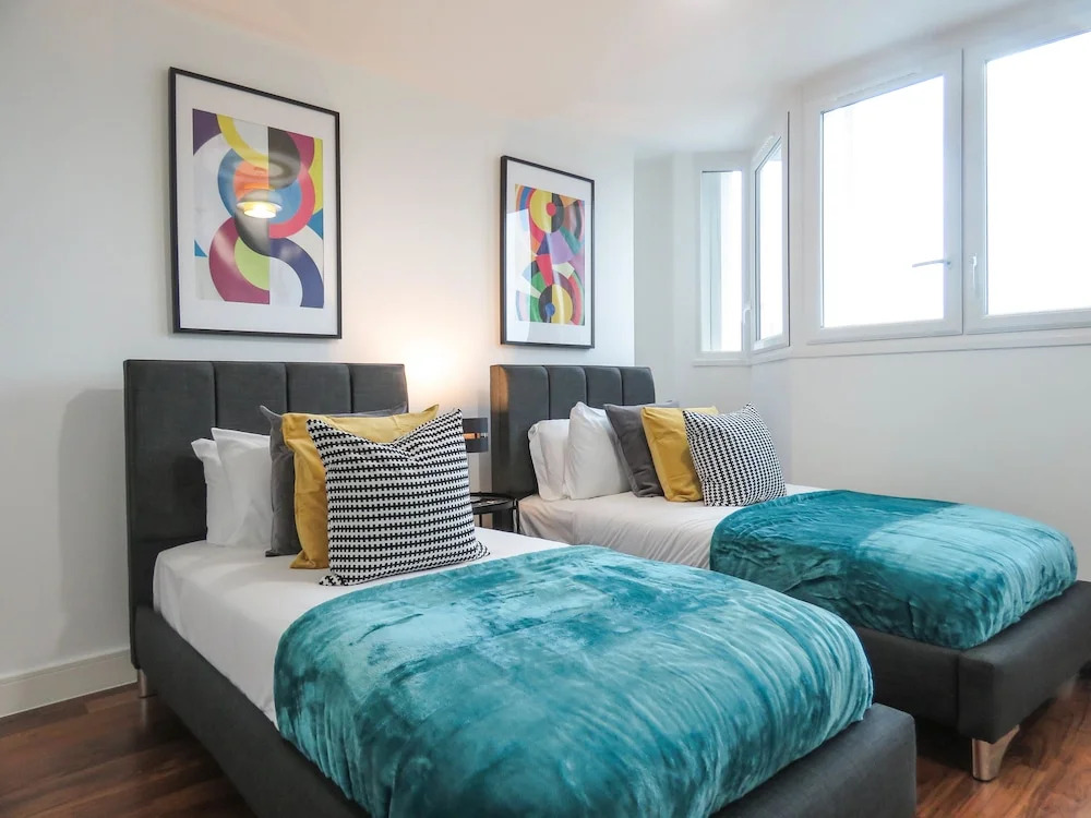 Tudors eSuites Birmingham City Centre Apartments near Gas Street Basin