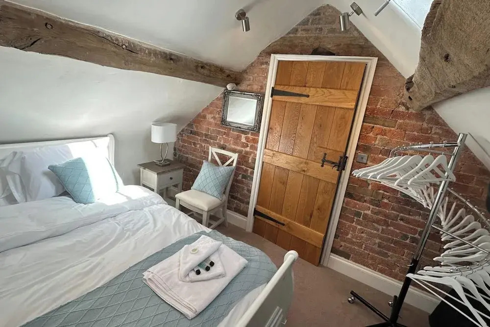 Farmhouse - Sleeps 6 - Near Alton Towers - Parking