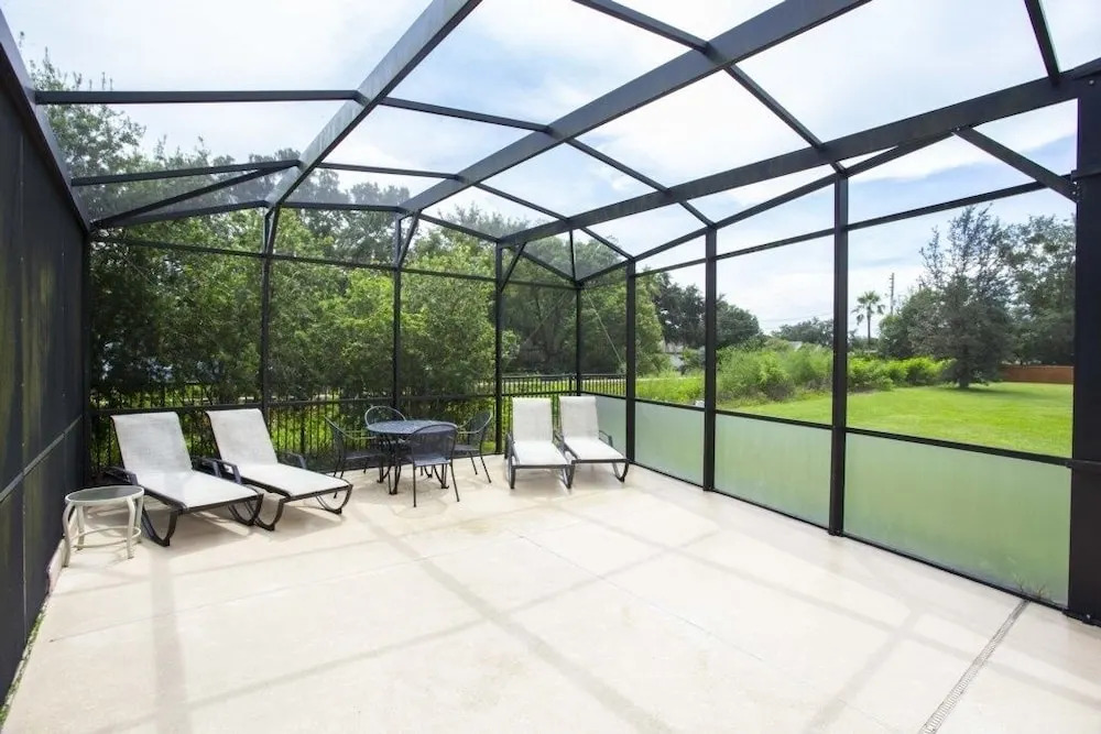 6-bedroom house w/ private pool 10 min from Disney