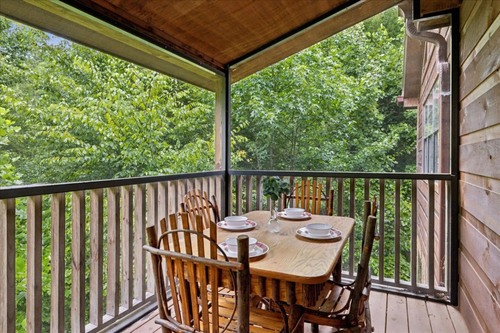 Lucky Cub Cabin