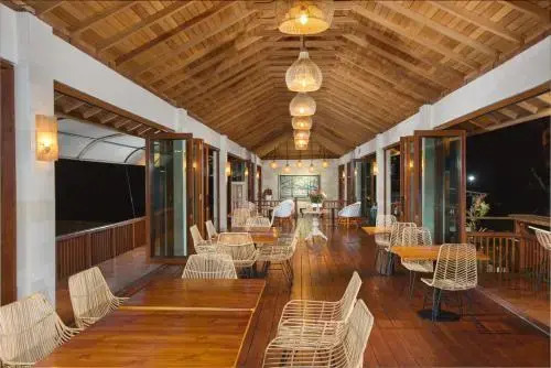 Giriwood Hotel & Villa