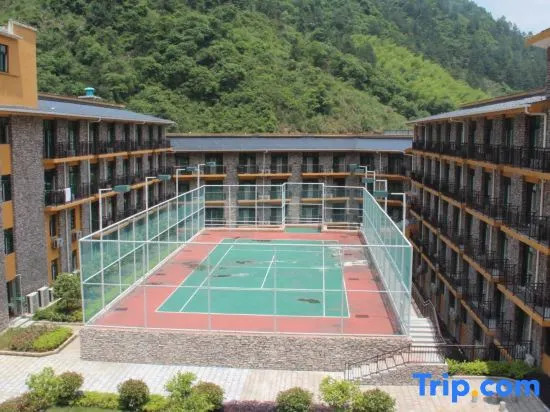 Wolong International Hotel