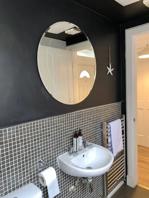 Charming 5-bed Apartment in Edinburgh