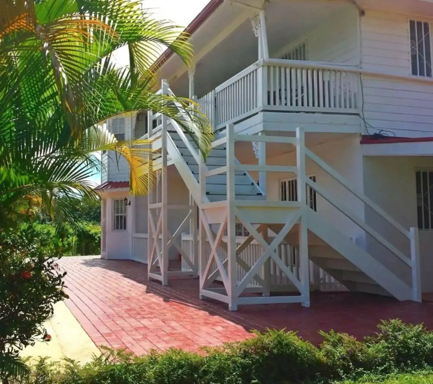 The Tropical Villa