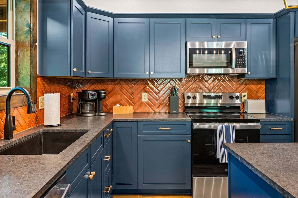 Blue Bird 3 Bedroom Cabin