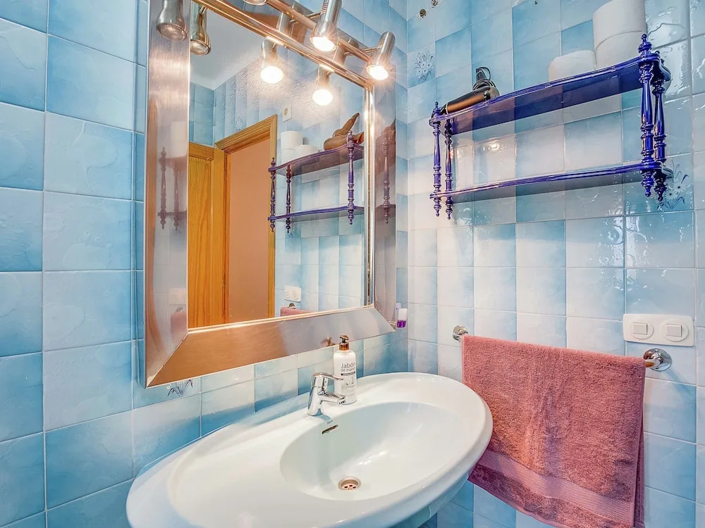 Spacious House in Quiet Residential Area With Private Pool, Terraces and BBQ