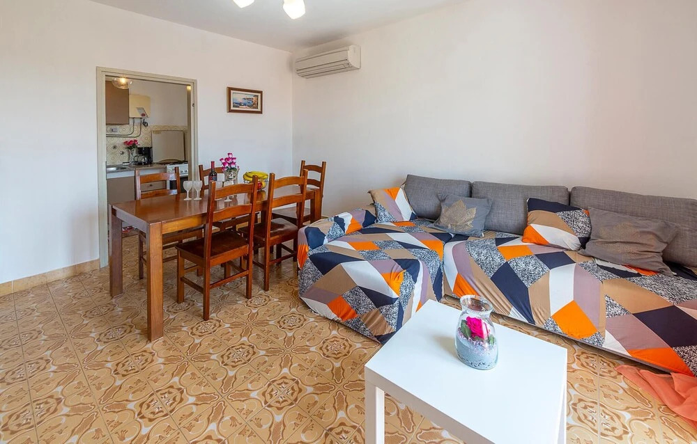 Beautiful Apartment in Pula With Wifi and 4 Bedrooms