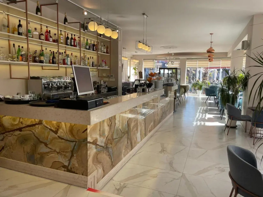 BYRO Snack Bar & Hostel