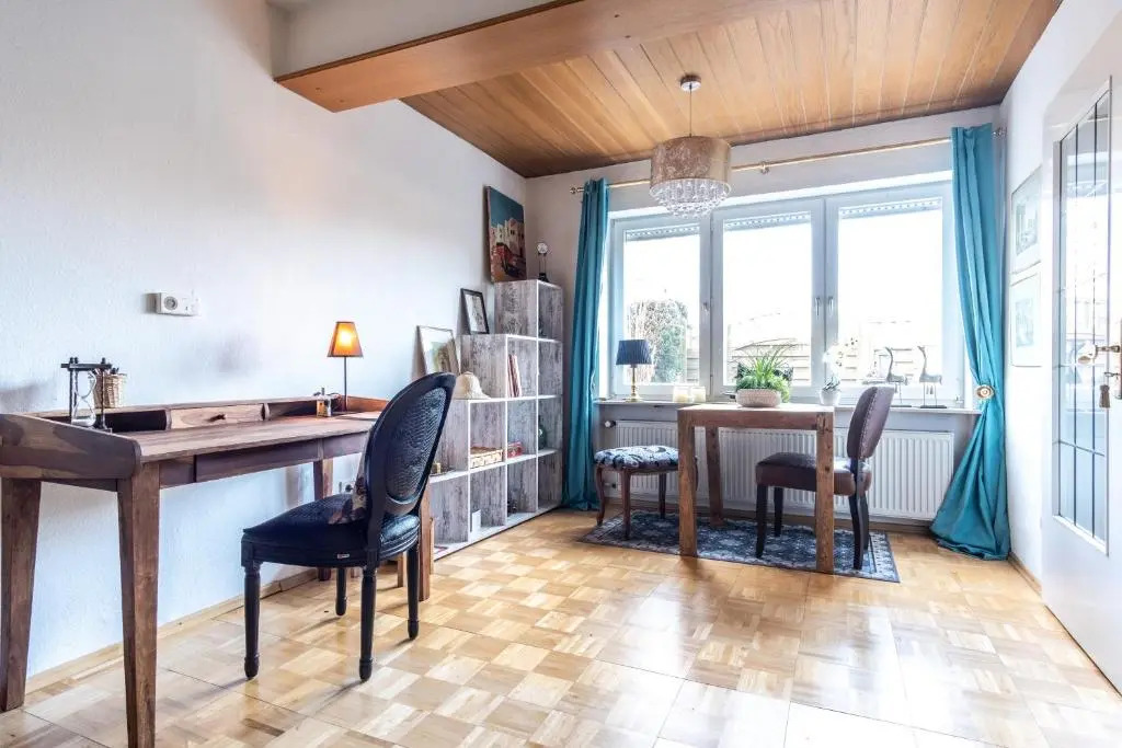 cruwzo I Holiday Home with Balcony, Garden and Terrace