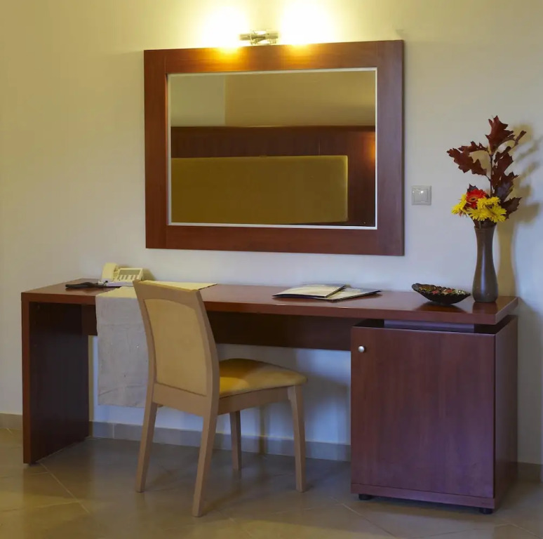 Parnis Palace Hotel