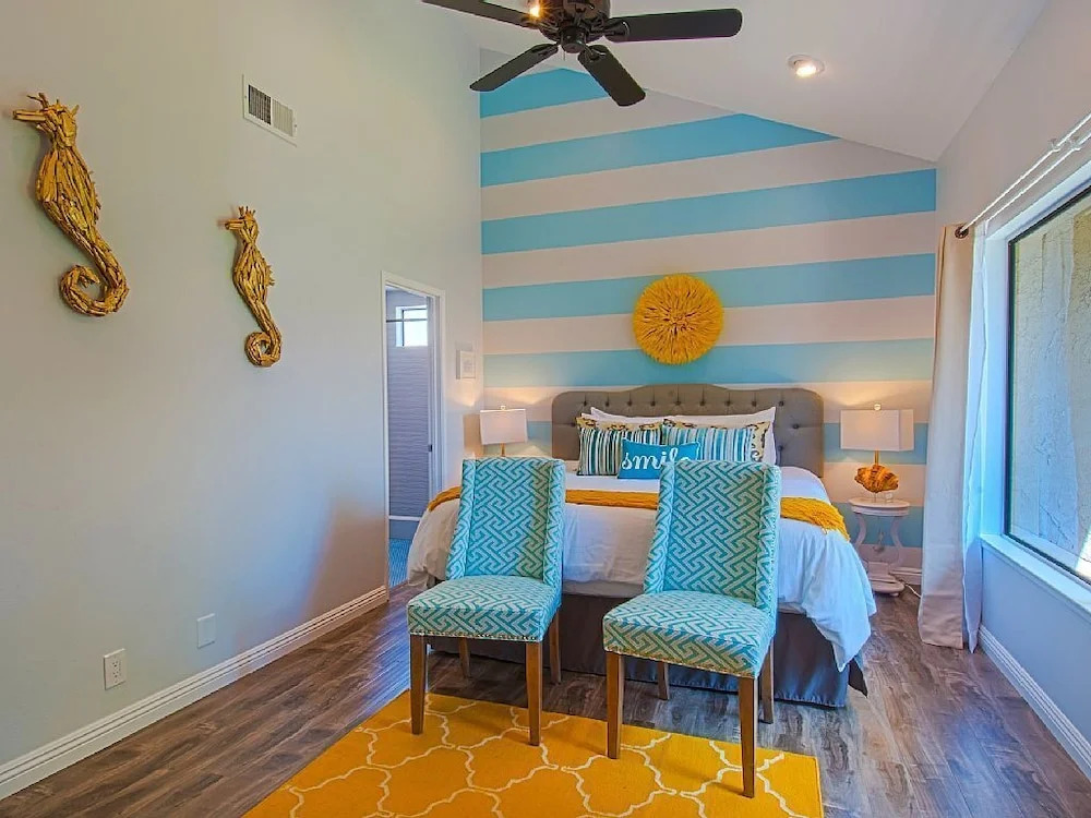 Suite Escapes 4 3 Bedrooms 2.5 Bathrooms Condo