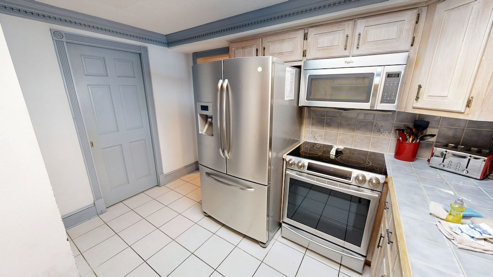 Shoreline Towers 2072 2 Bedroom Condo