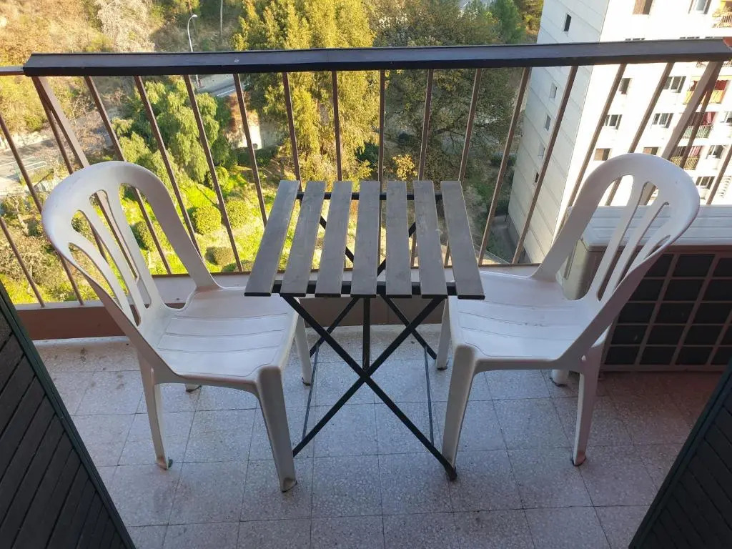 NEW CHEAP PRIVATE ROOM, KITCHEN , OVERWIEUW sea,TRAM on spot, 12 minutes from nice train station with tram , beach in 17 min tram , CHAMBRE PRIVÉE pas cher, cuisine équipée , tram sur place, APERÇU mer, 12 min de la gare de Nice avec le tram, 17 min plage