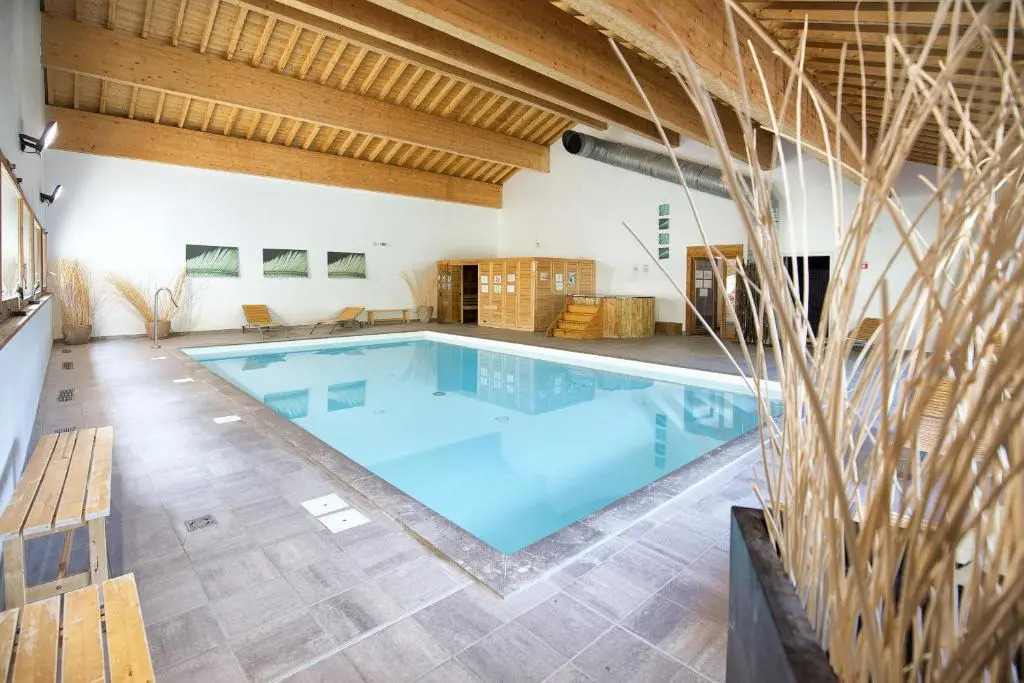 Le Hameau SPA & PISCINE appartement 3 pieces 6pers by Alpvision Residences