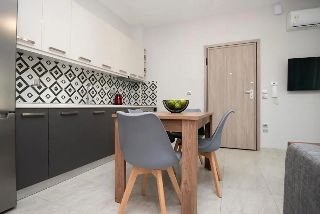 ENIO AXD guest house with private parking