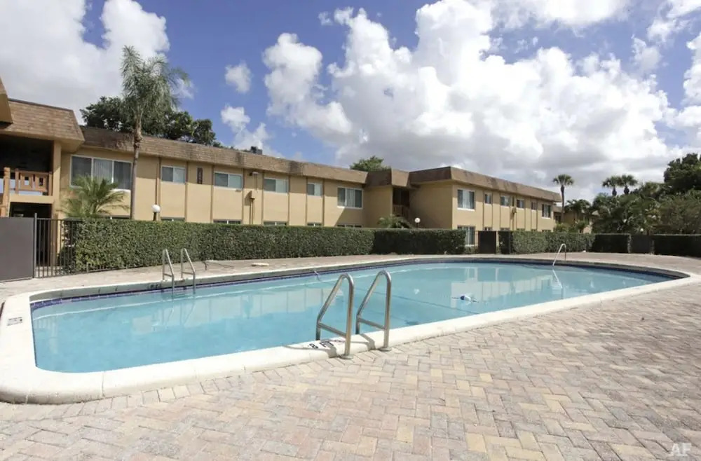 Lauderdale Lakes Getaway