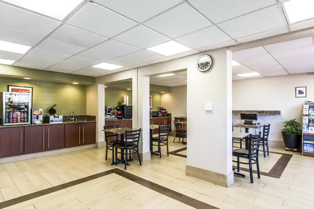 Econo Lodge Inn & Suites Near Bricktown