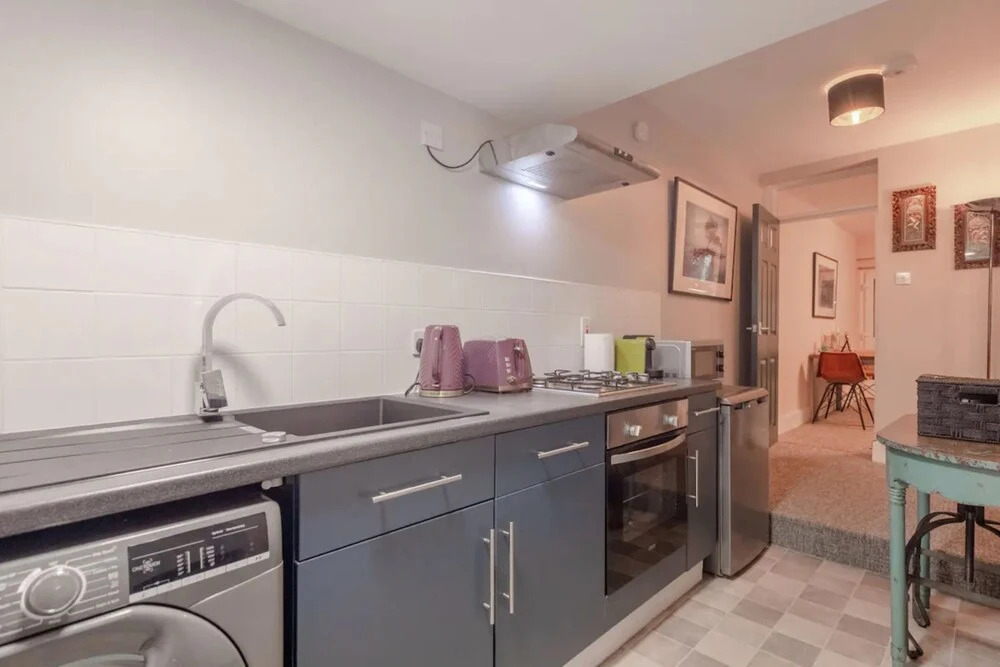 Spacious 1 Bedroom Garden Flat Near King's Road